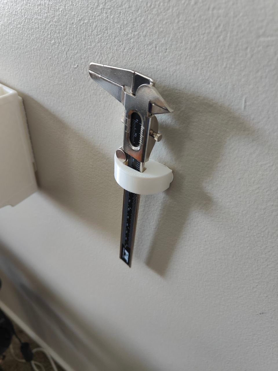 Simple Caliper Wall Mount