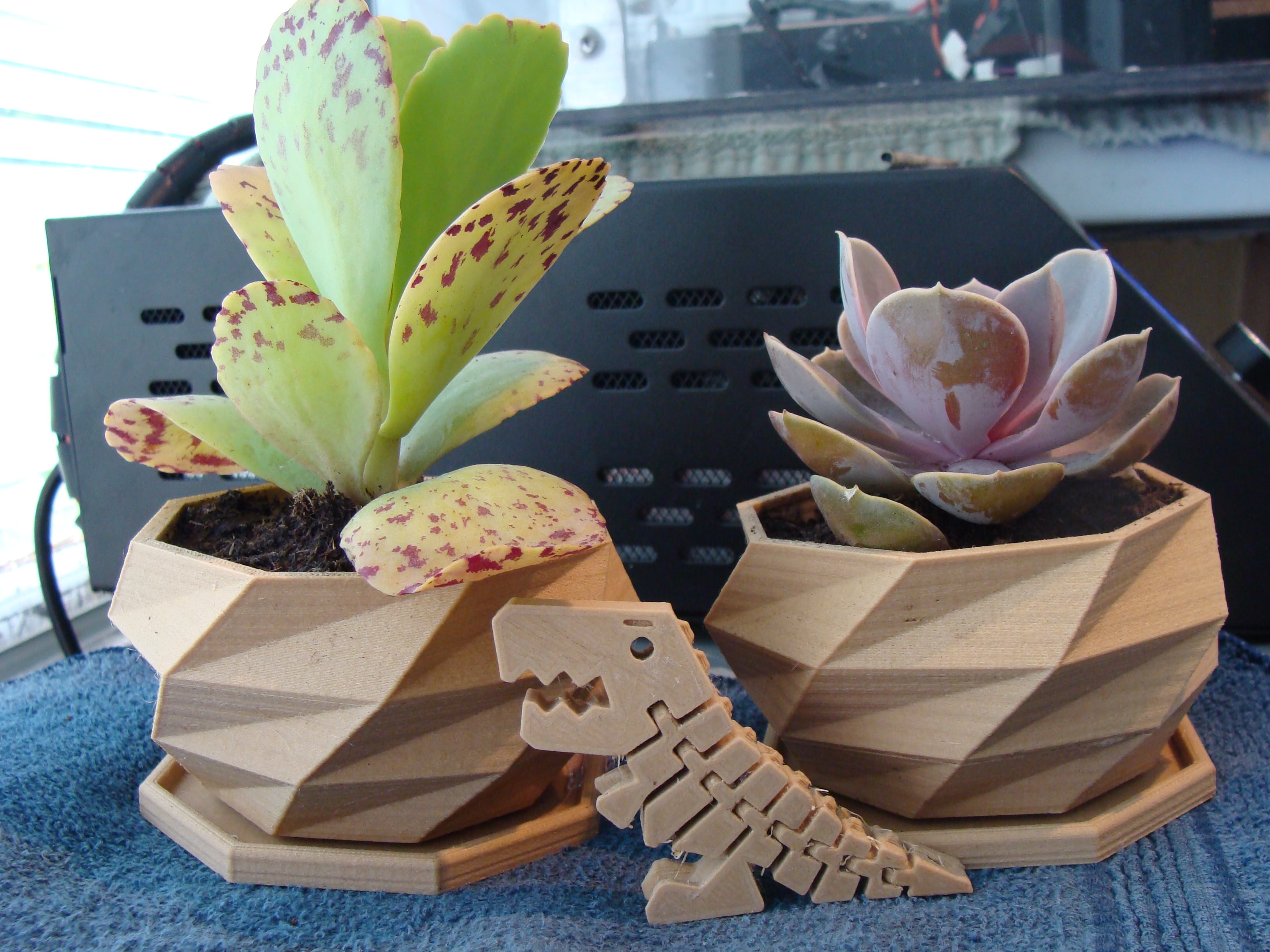 Wide Top Low Poly Planter With Drain Tray