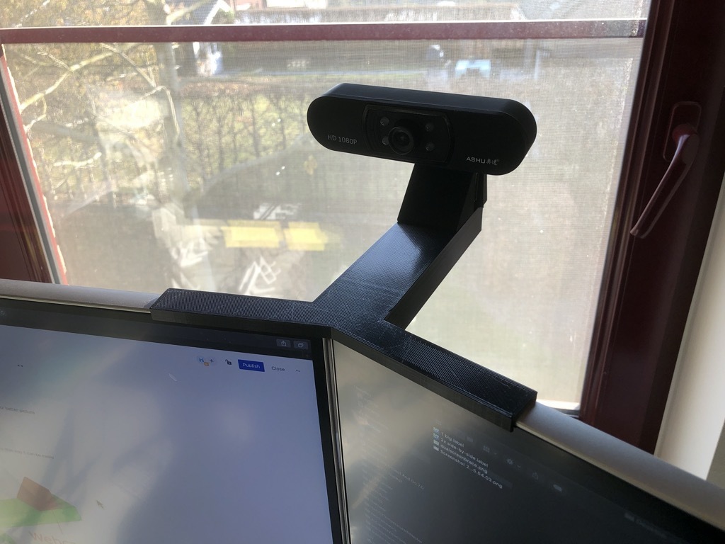 Dual screen monitor brace for webcam