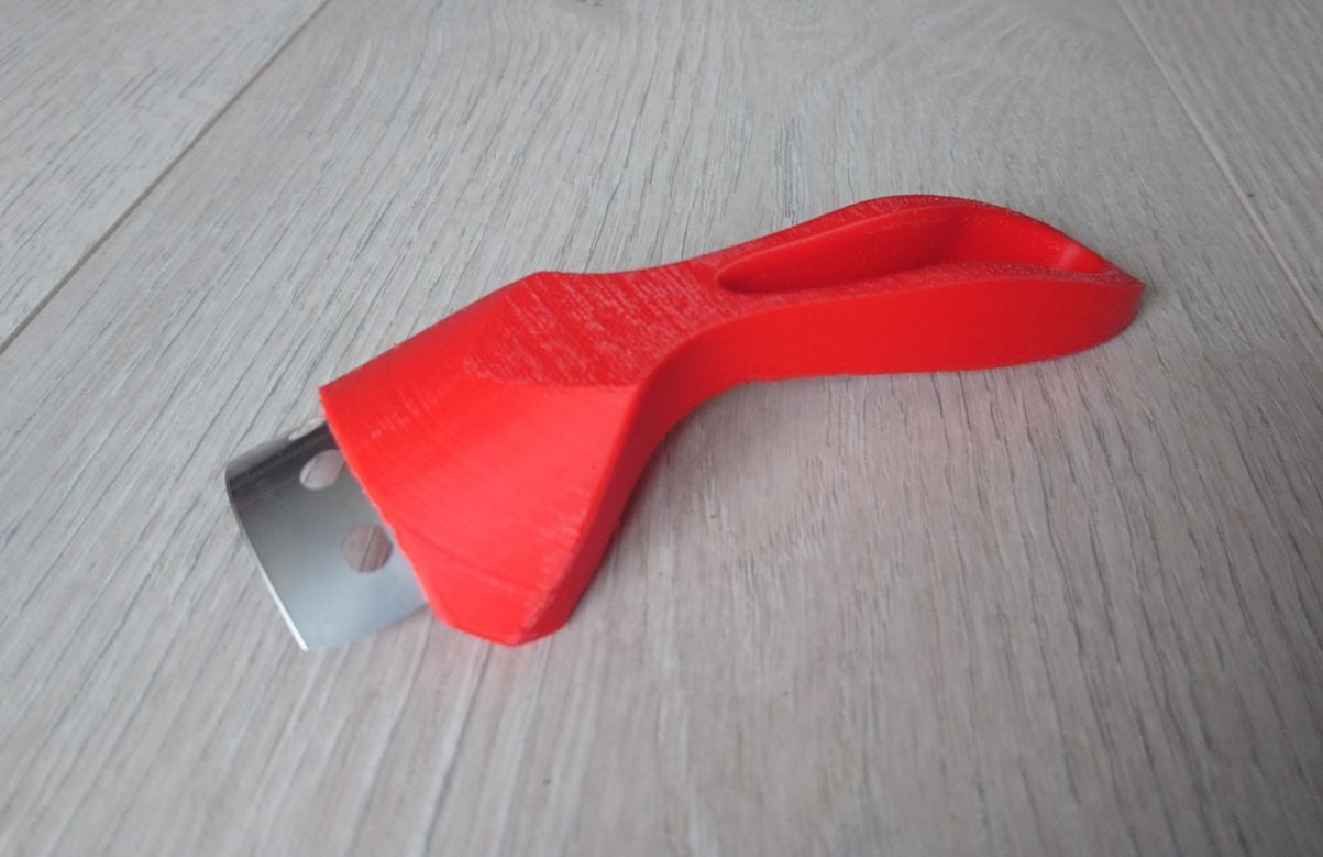 Bottle label scraper