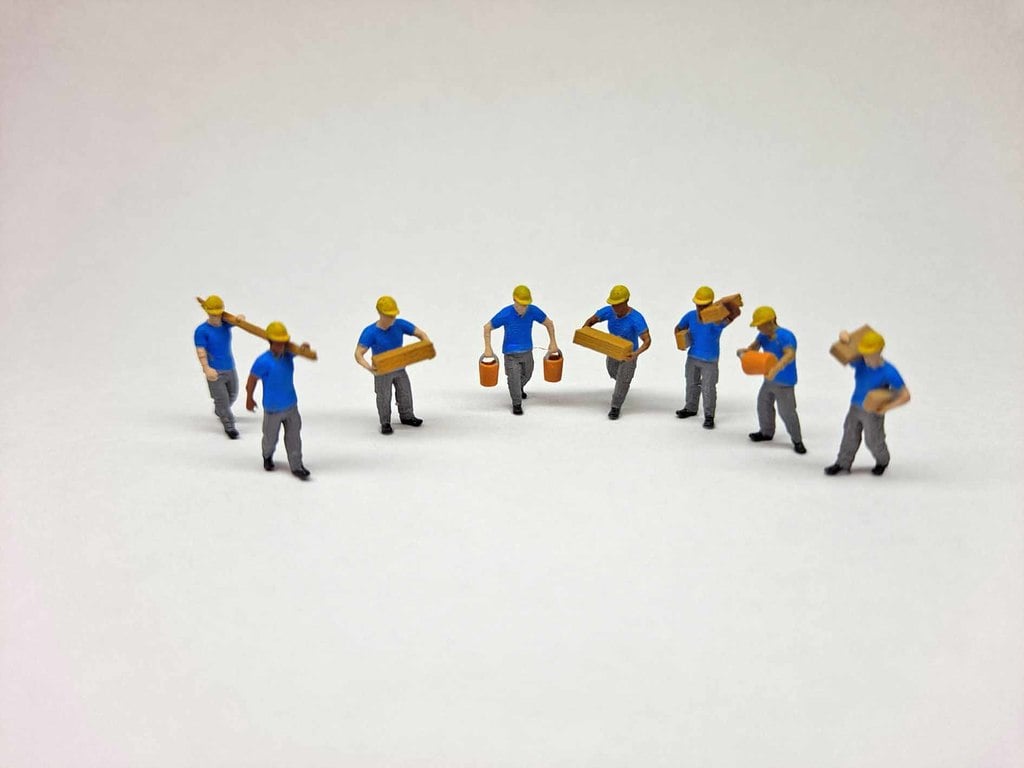 N Scale Construction Workers Carrying