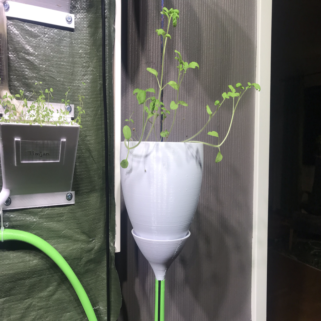 Hydroponic on a string planter