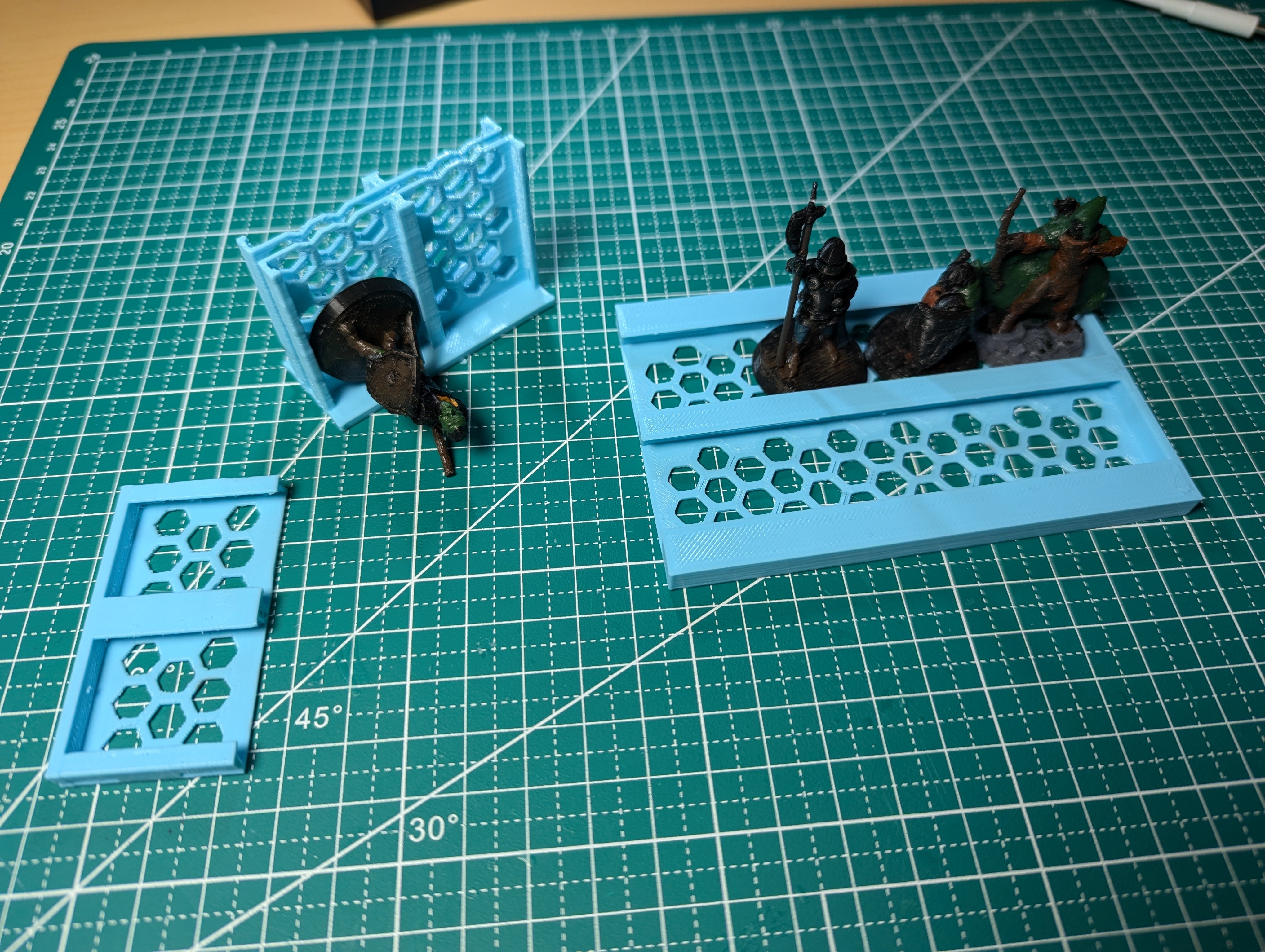 Ultimate customisable parametric tray for miniatures transport &amp; storage