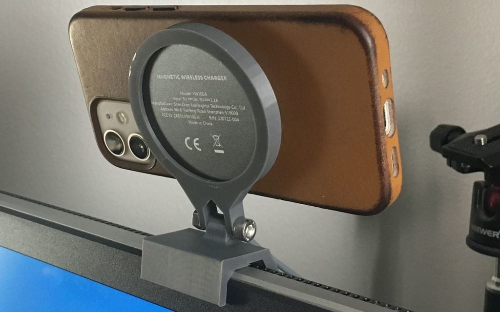 iPhone Continuity Cam webcam magsafe monitor mount