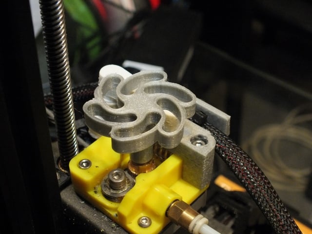 Extruder spinner