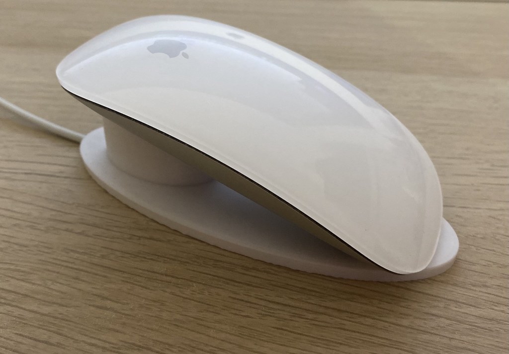 Magic Mouse 2 Charging Station