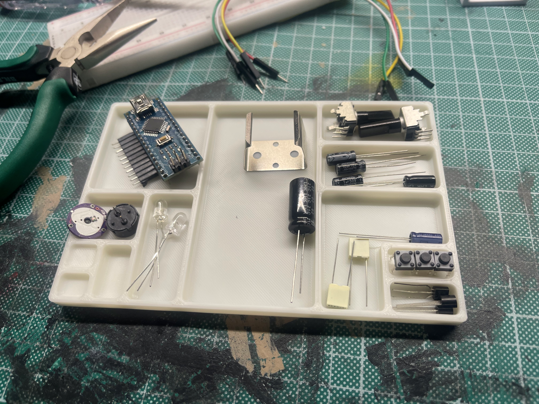 Electronics sorting tray