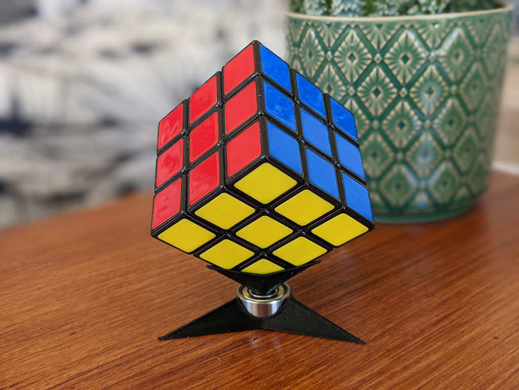 Rubik's Cube Stand (it spins!)