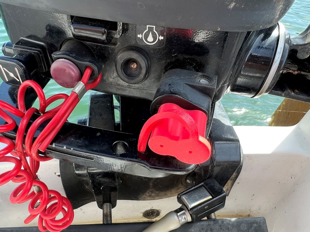 Mercury Mariner Outboard gazoline caps