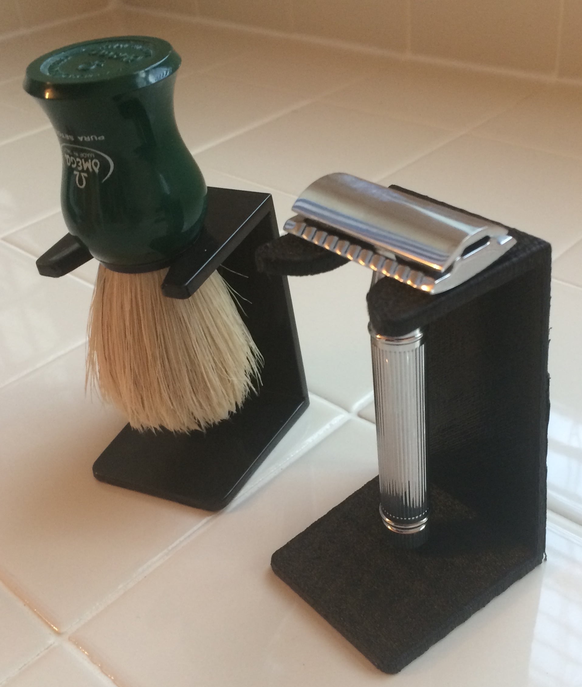 Razor Stand
