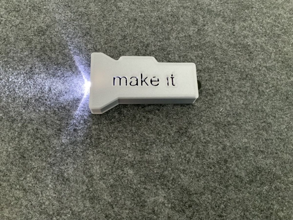 Gehäuse für Taschenlampe Platine von Maker Buzz - make it // Maker Fair 2022 Hannover