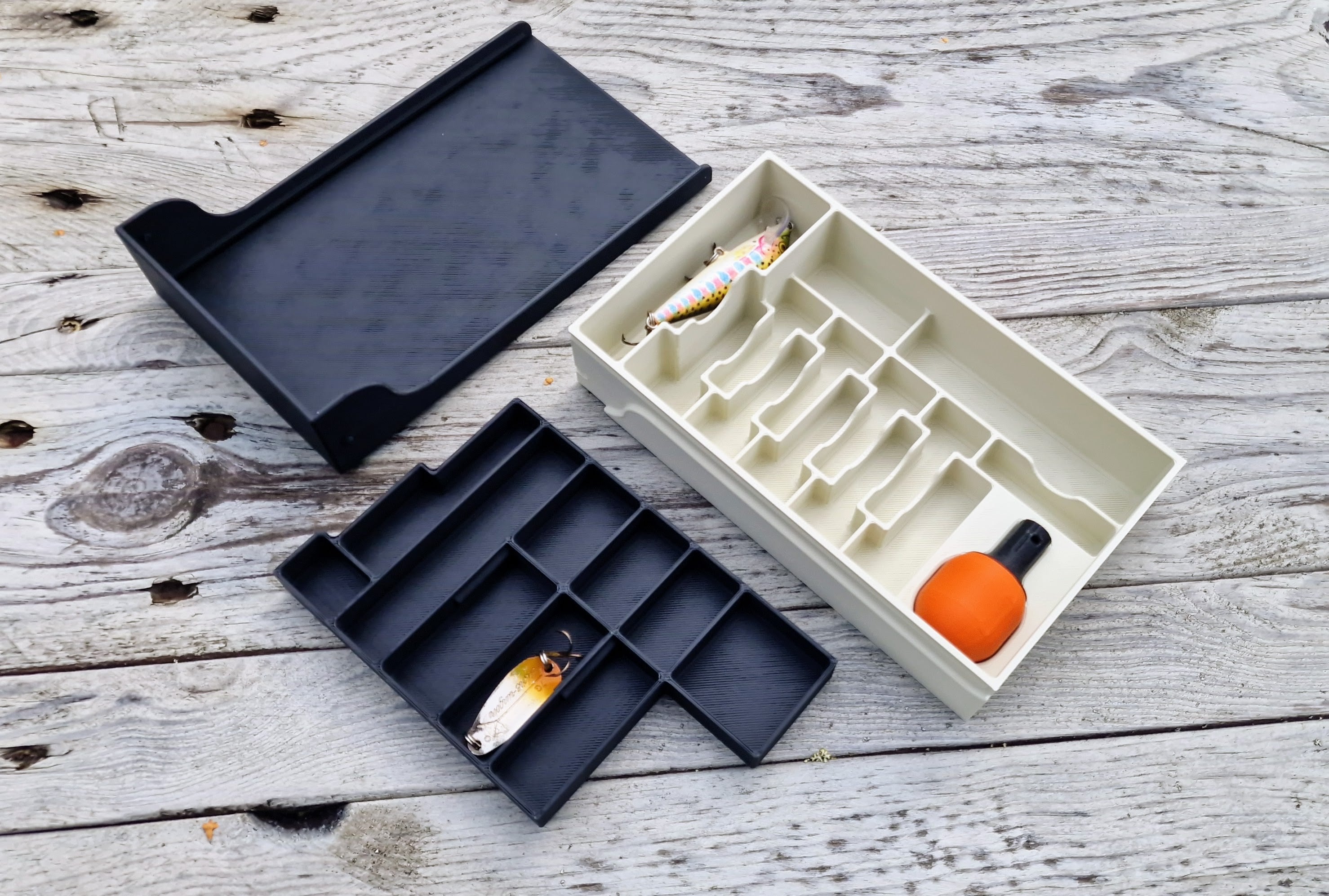Large two-compartment tackle box