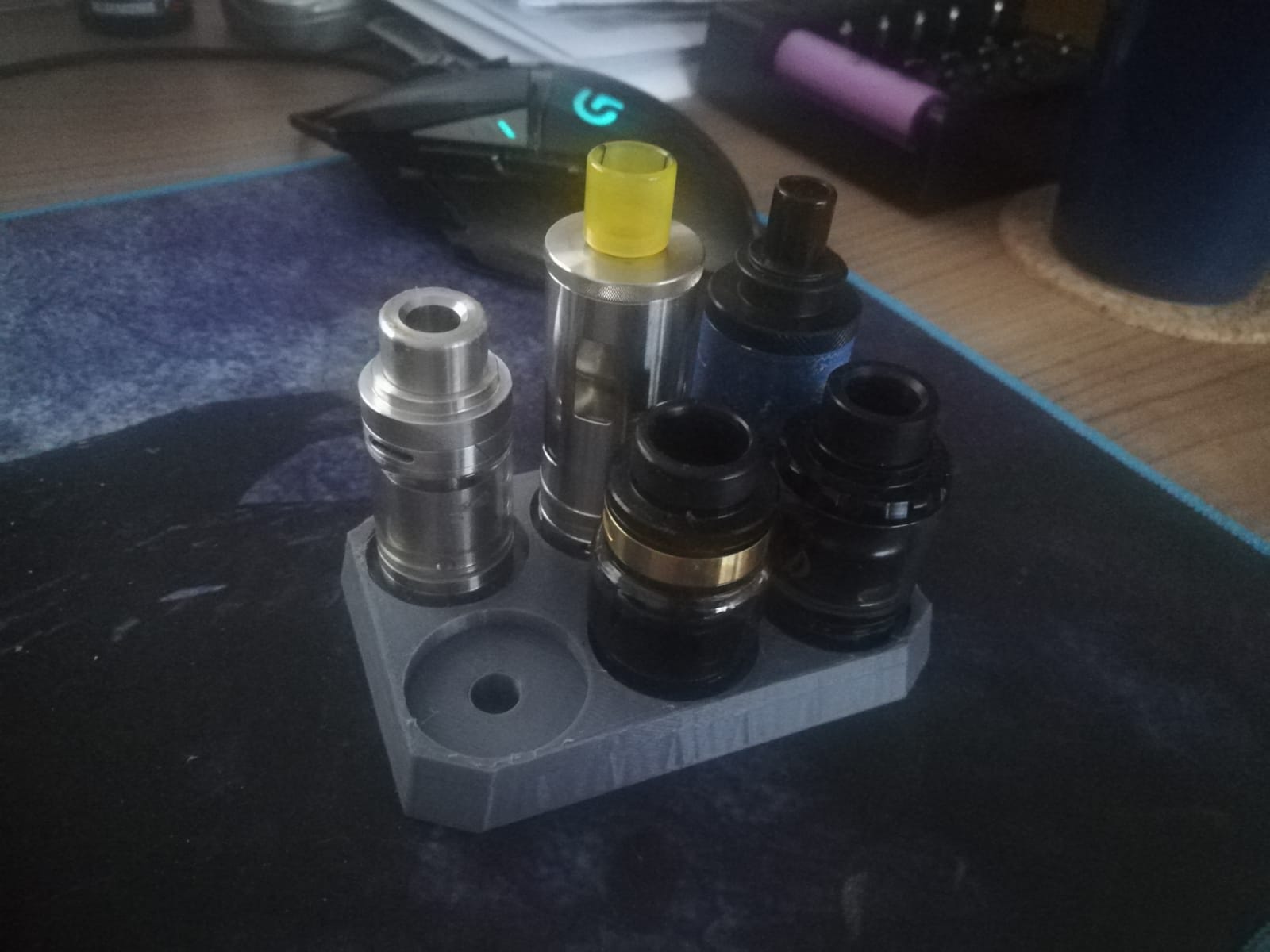 Simple vape atomizer holder