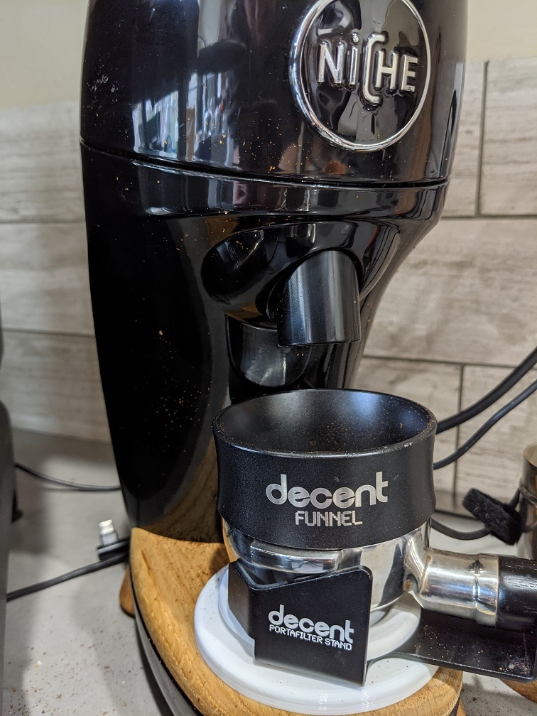 Adapter to mount Decent Espresso portafilter holder onto a Niche Zero grinder