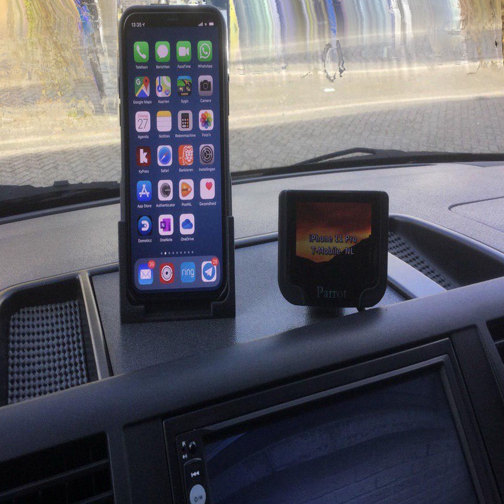 VW T5 Dashboard iPhone 11 Pro holder