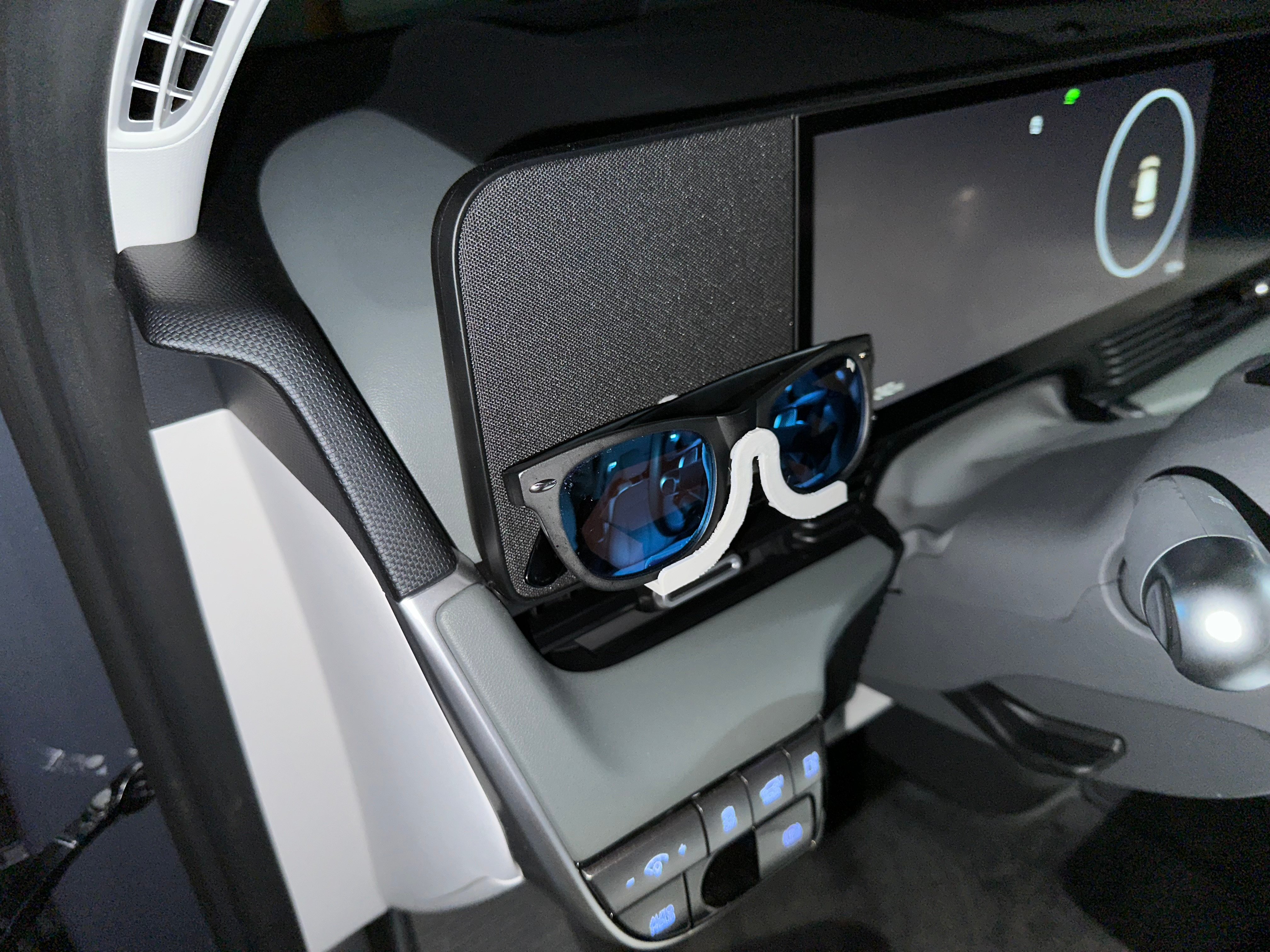 Ioniq 5 magnetic glasses holder