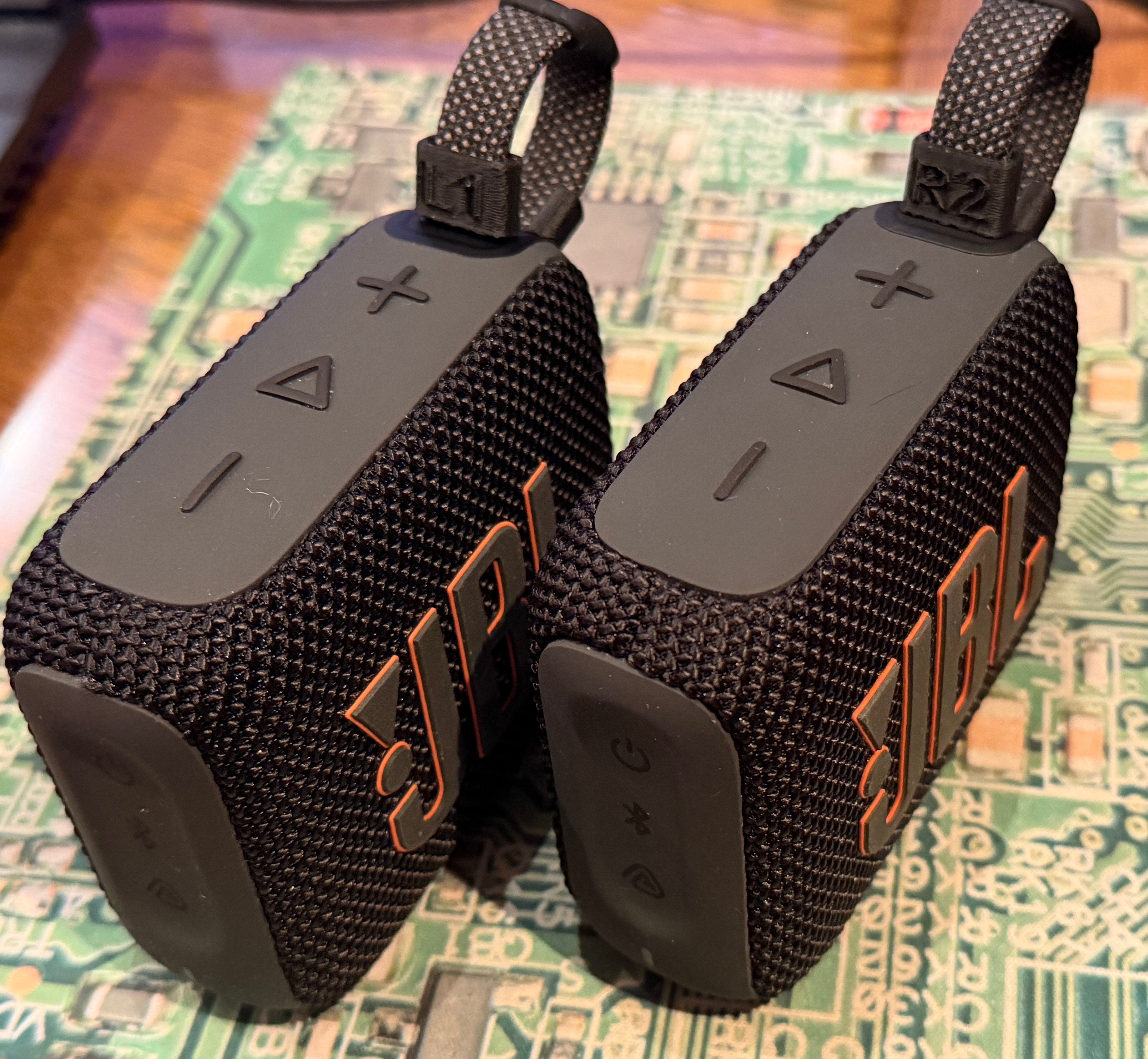 JBL GO 4 Sign for Left/Right