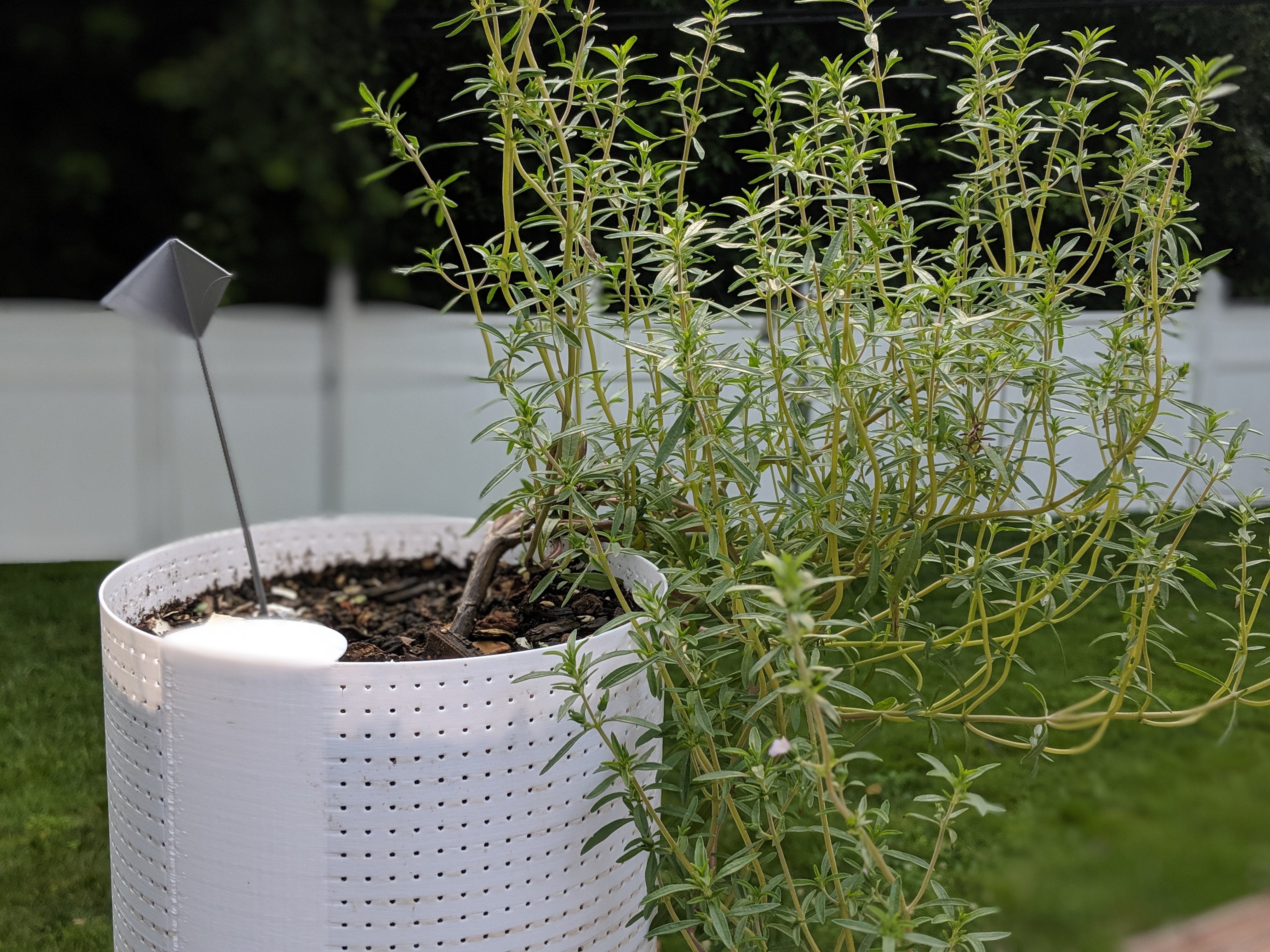 Mosquito-Proof Self Watering Planter
