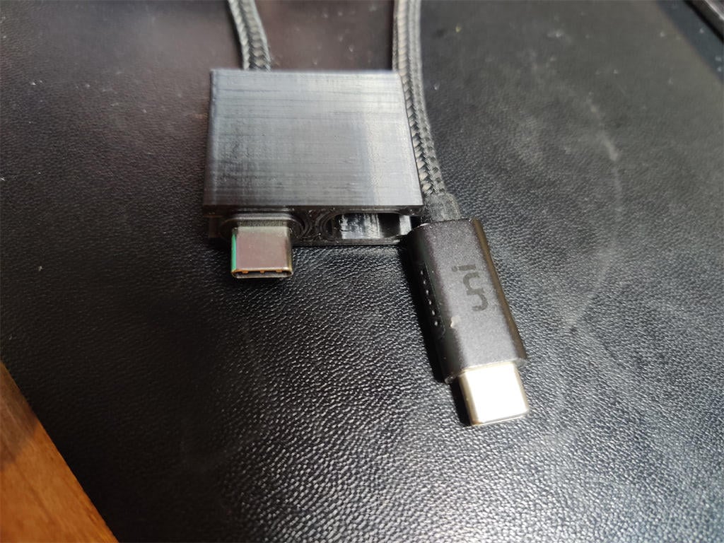 MacBook Pro UNI USB-C Couple Holder