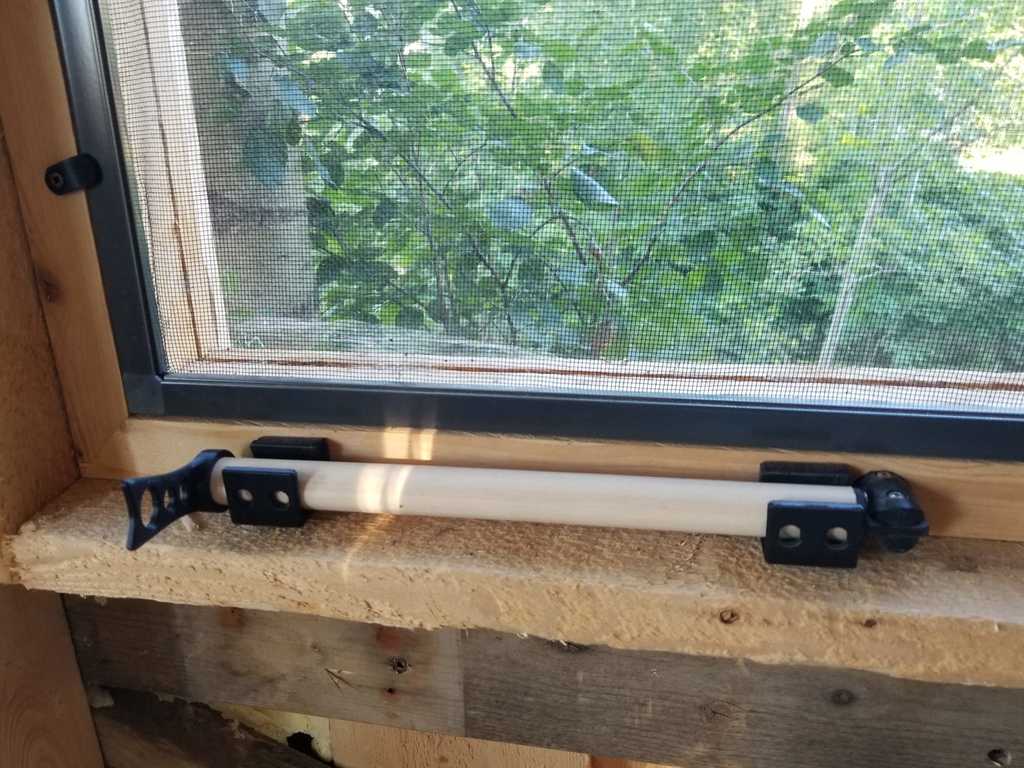 Awning windows push rod and screen clips