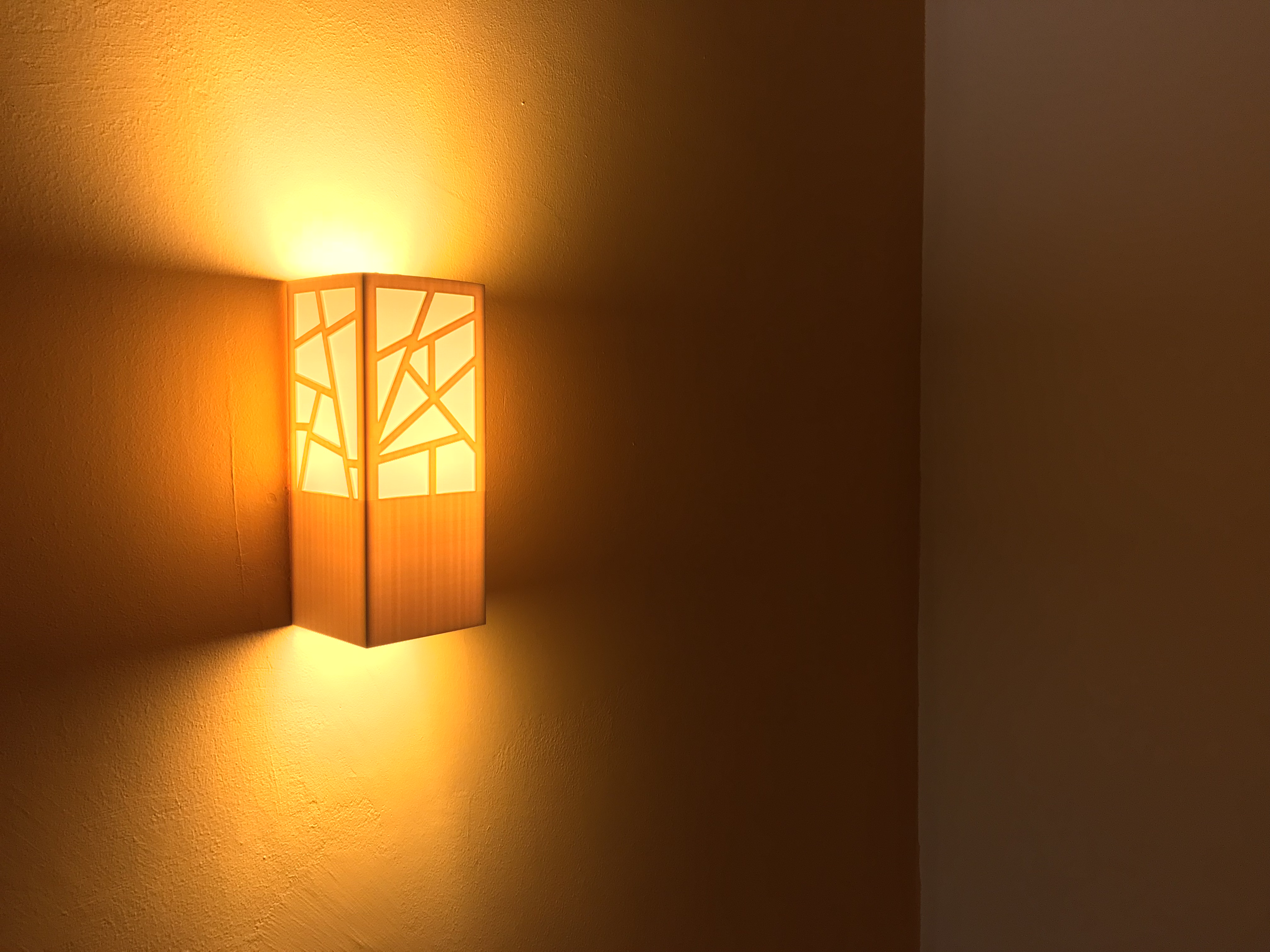 Wall structured lamp