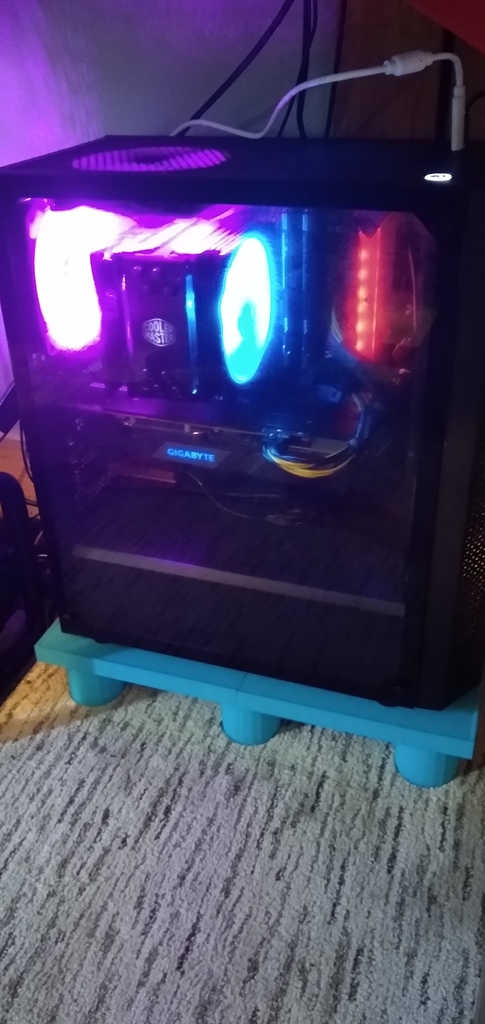 PC stand fits on a CR-10