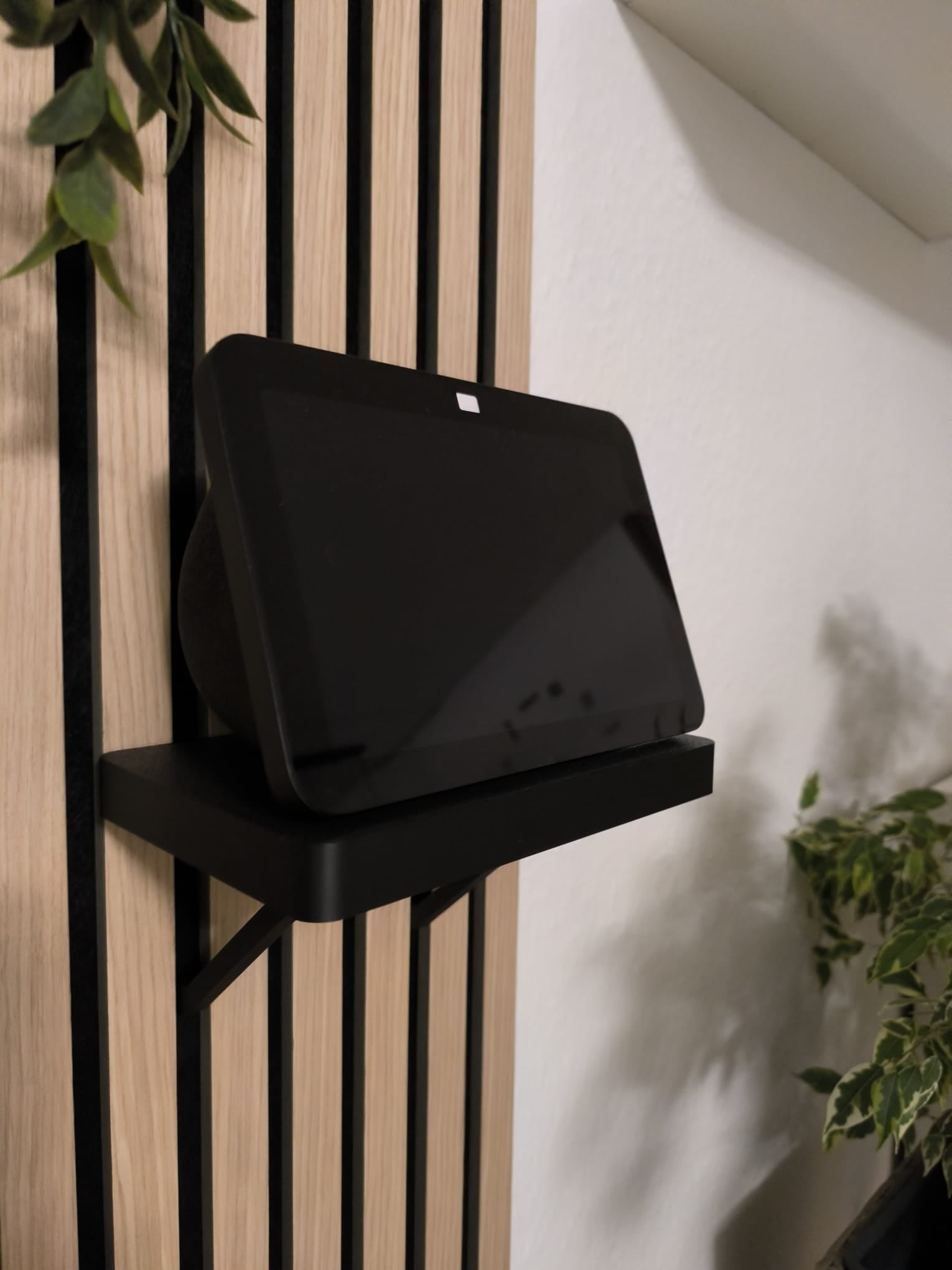 Echo Show 8 holder for wood slat acoustic panels - Echo Show 8 Halter für Akustikpaneele