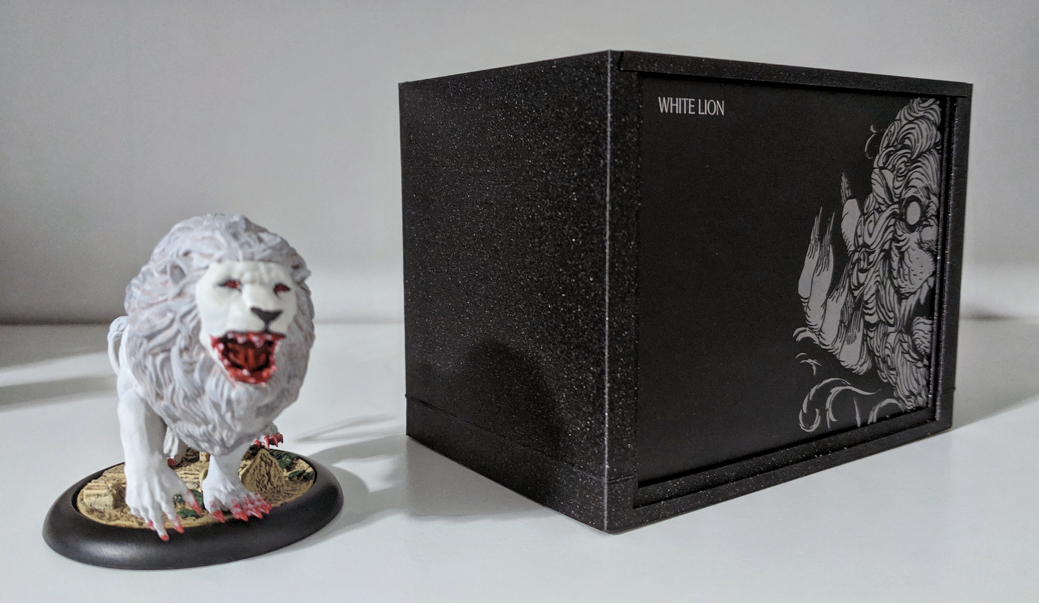 White Lion Kivotós (Sleeved) - THEIA Series for Kingdom Death Monster