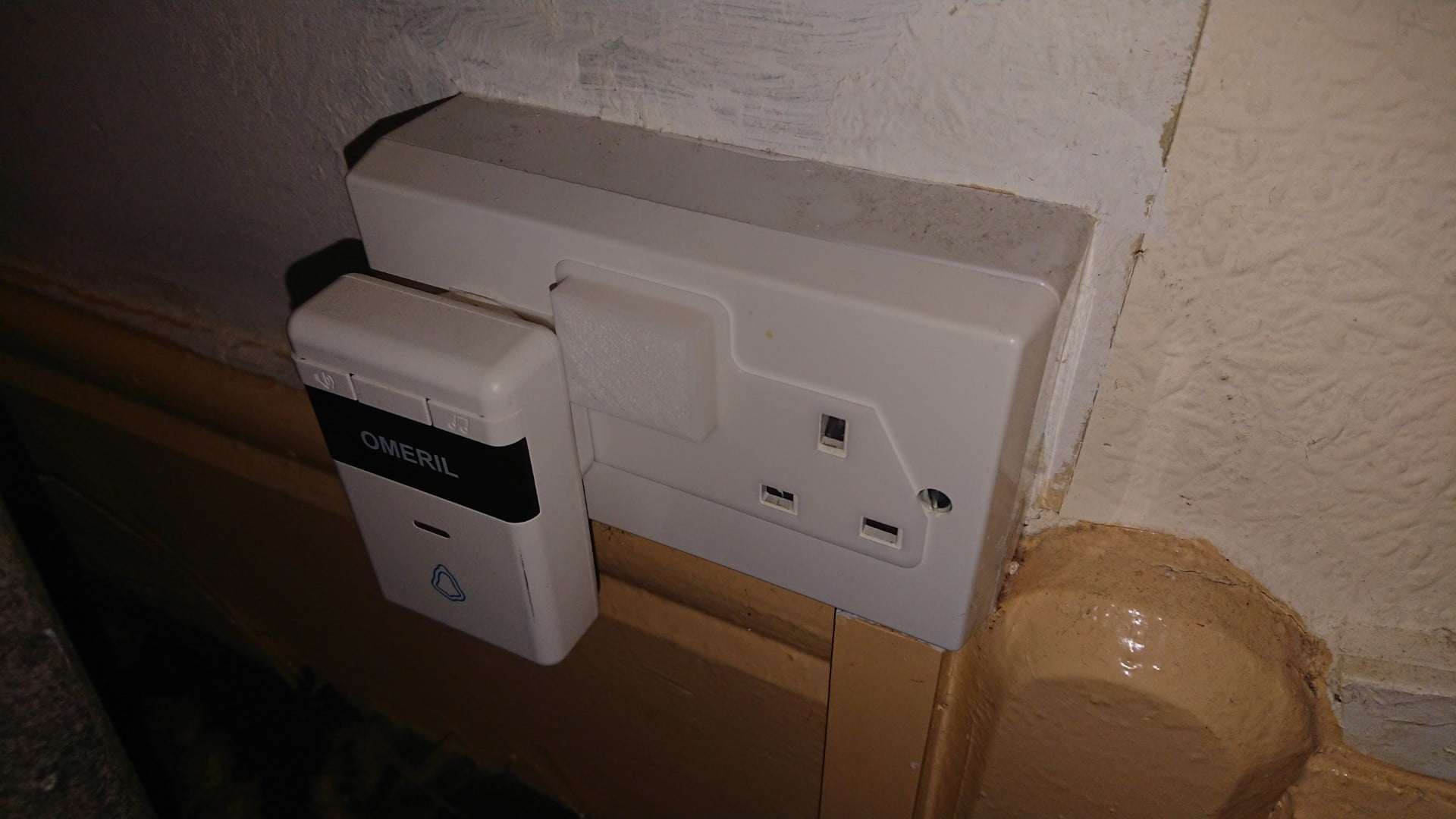 UK plug - toddler switch-guard