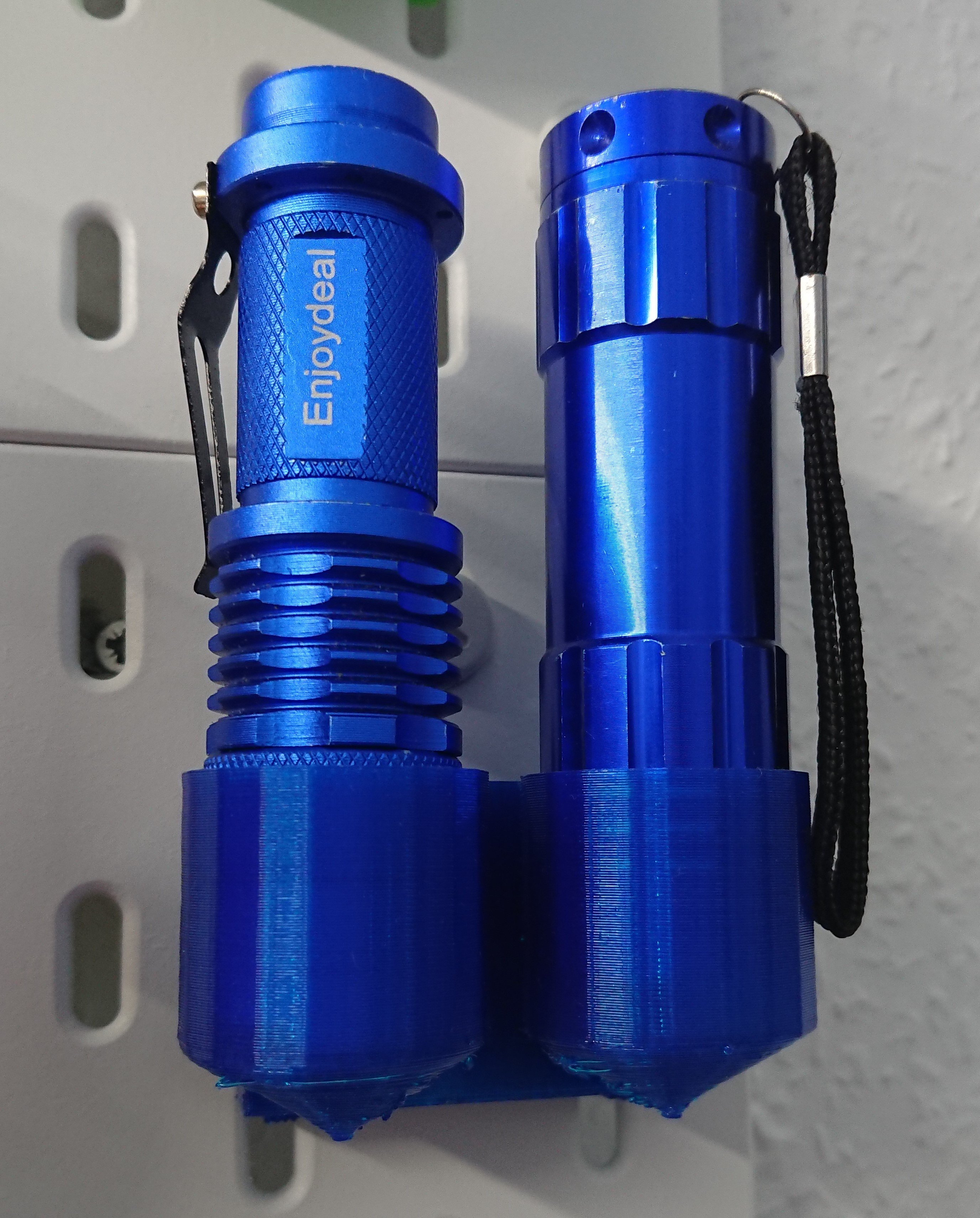 Skadis Halter für LED-Taschenlampen