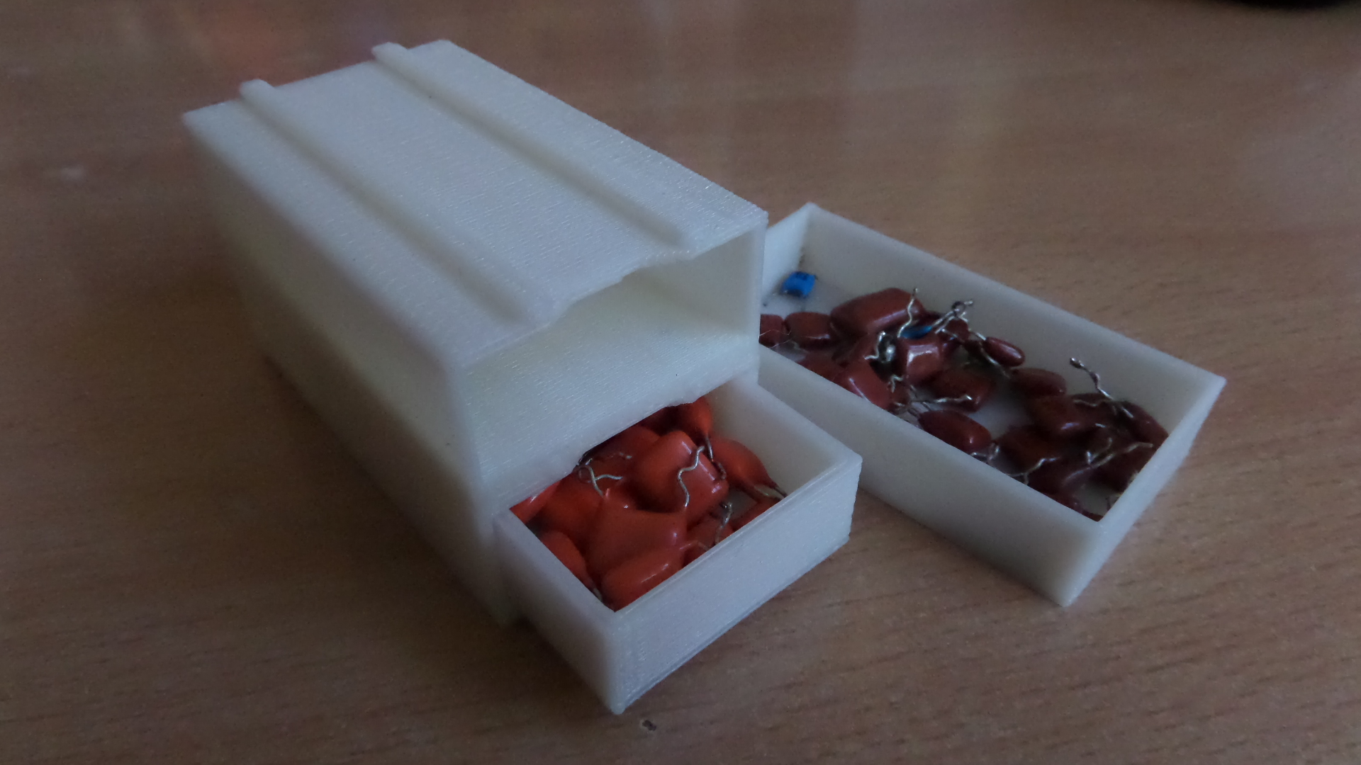 Box for storing electronic components