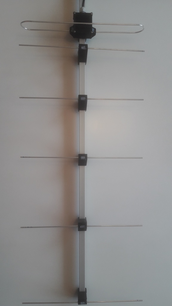 Parametric YAGI antenna for straight and folded dipole with balun box