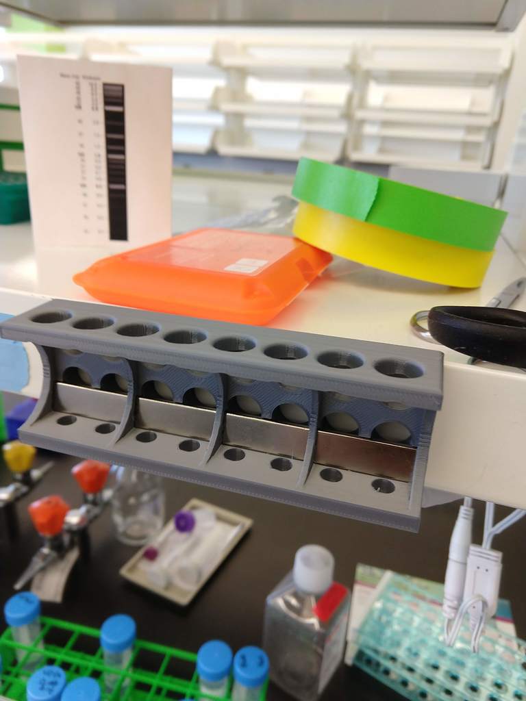 Magnetic tube rack for DNA isolation