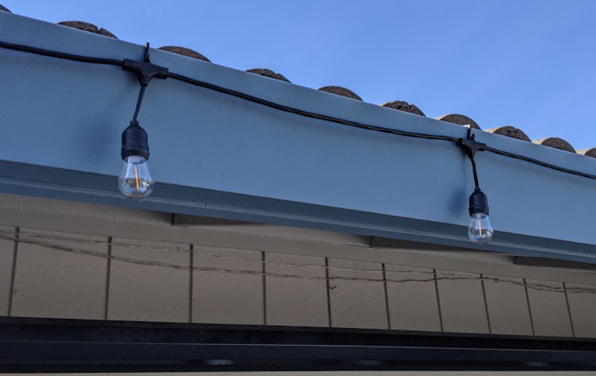 String light gutter clip