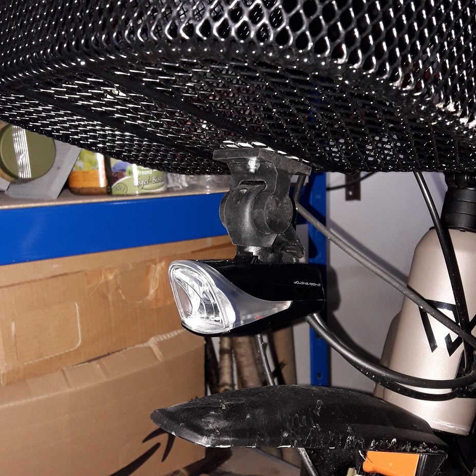 Bike lamp mount for basket