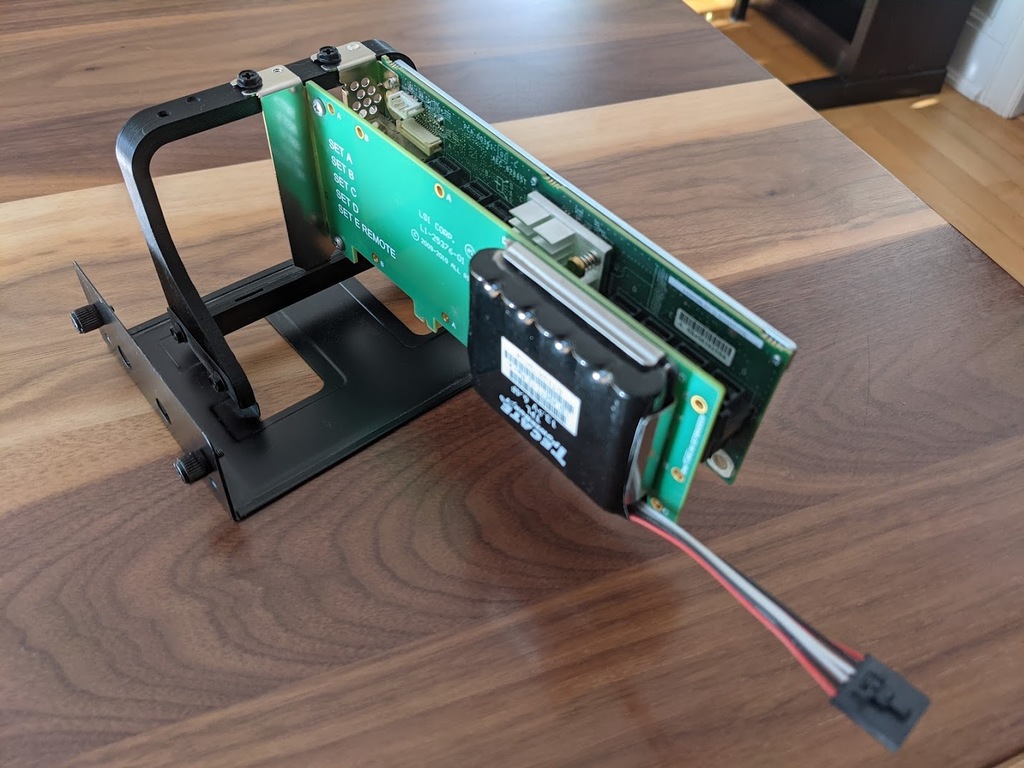 Computer card mounting bracket