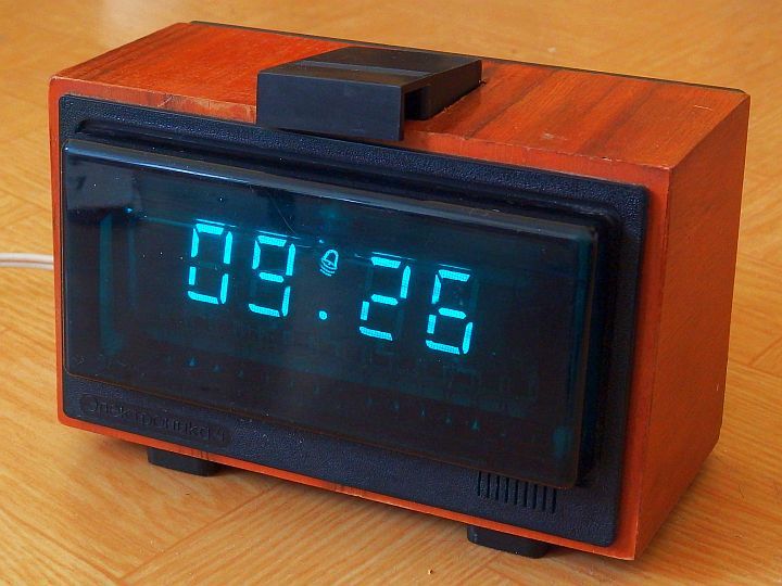 elektronika 4.13 VFD clock (pcb) remake 2022
