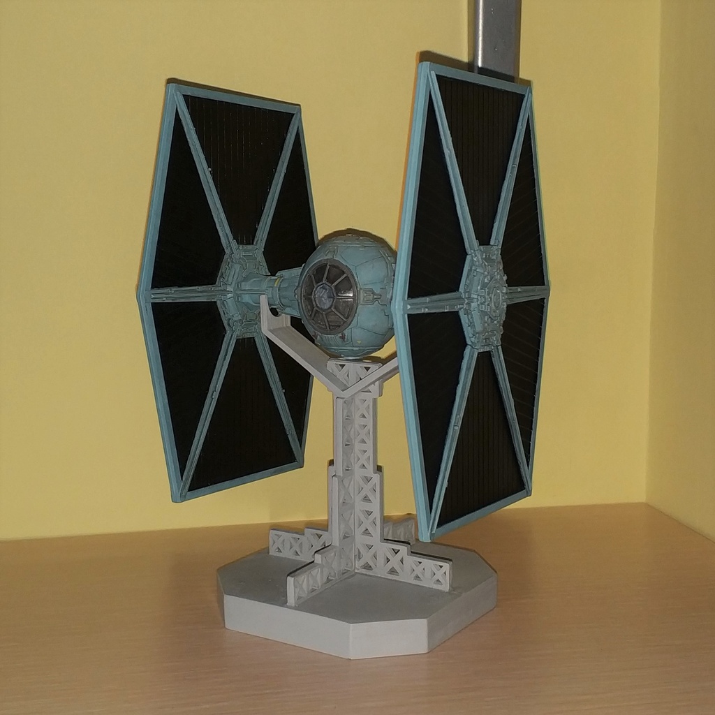 Revell TIE-Fighter Stand
