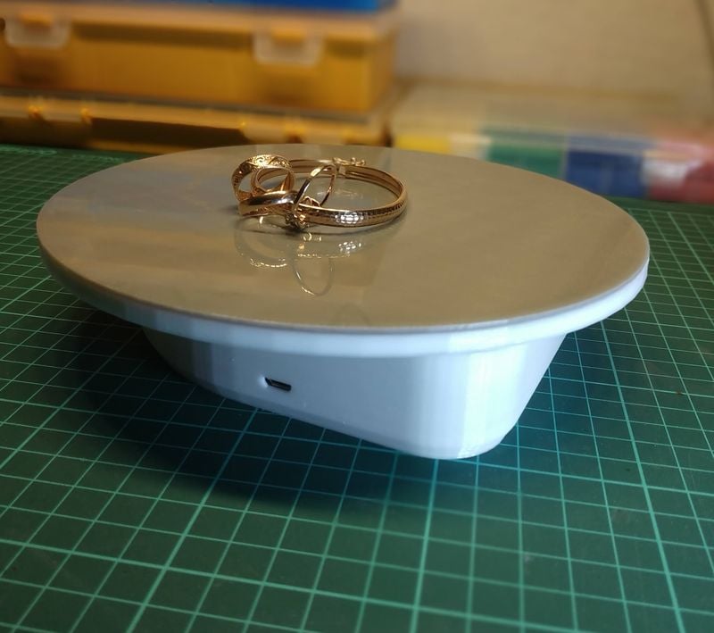 360° ROTATING DISPLAY STAND