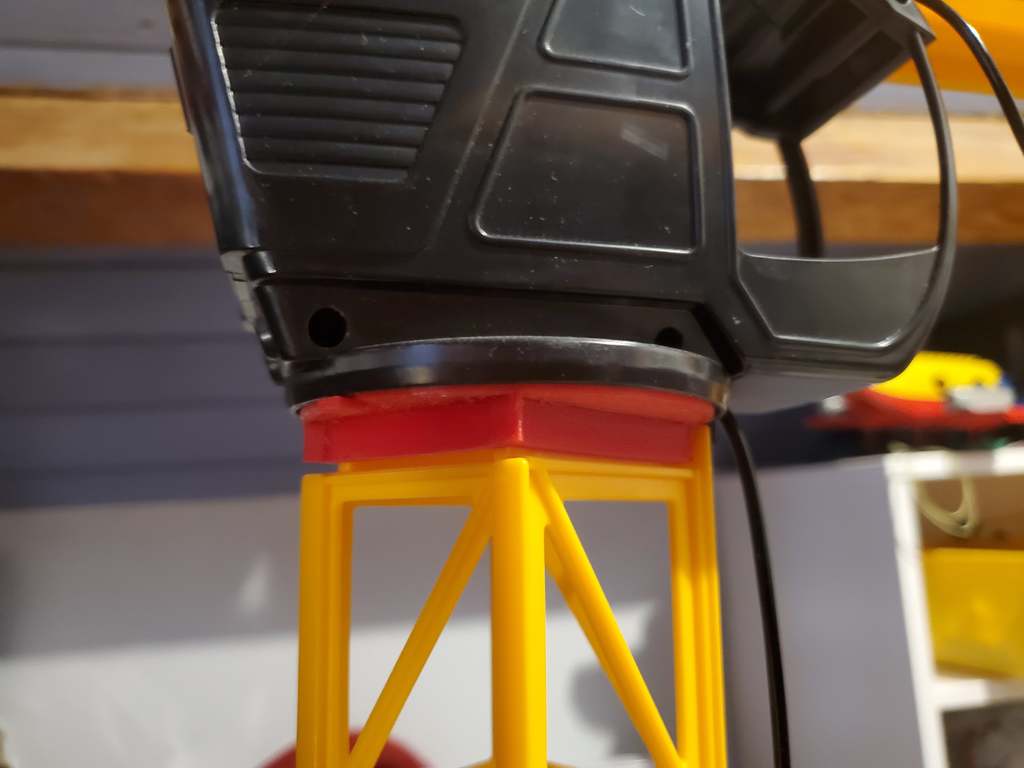 Engine pivot connectiong part of liebherr crane toy