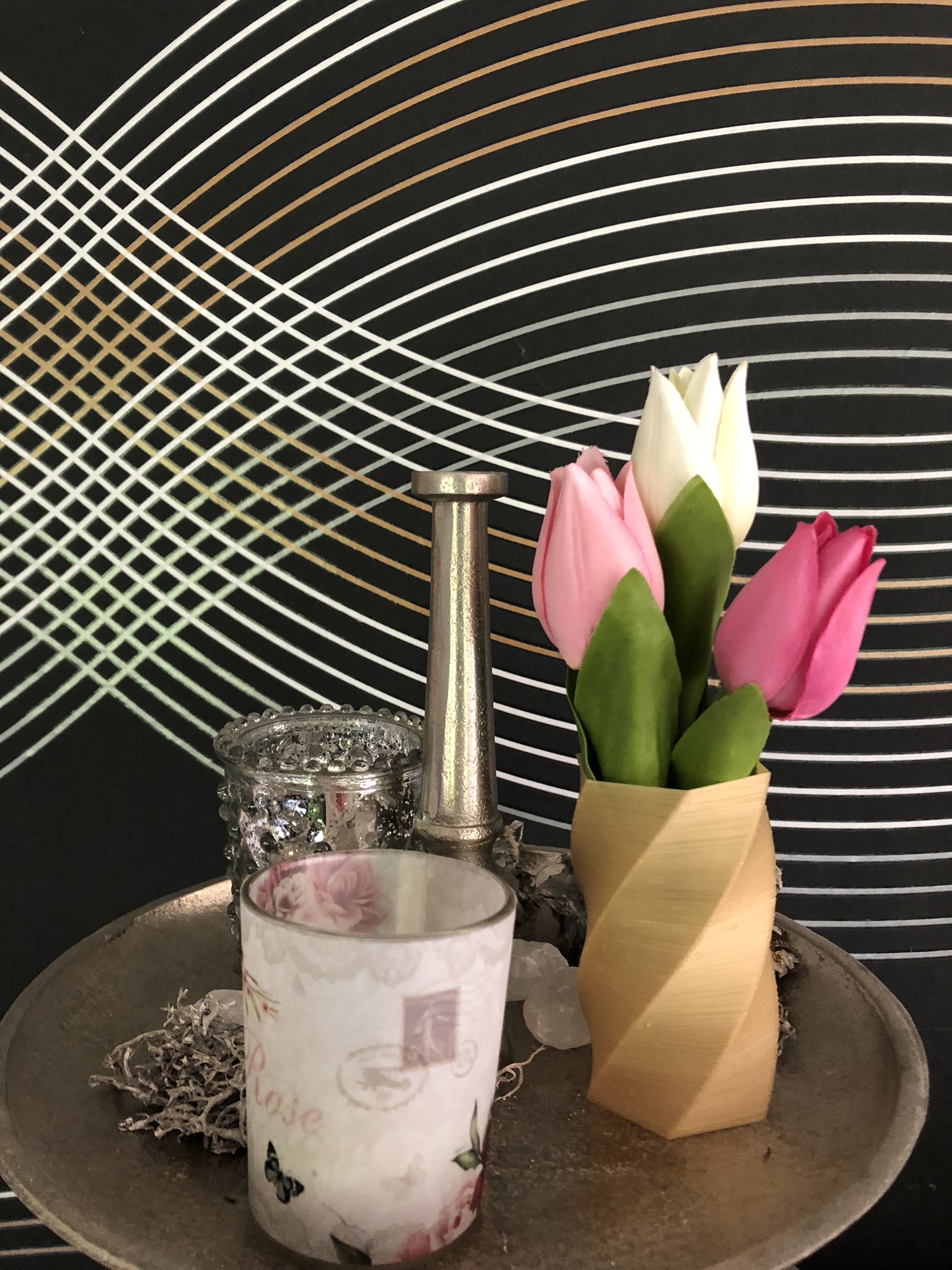 Twisted smooth Vase