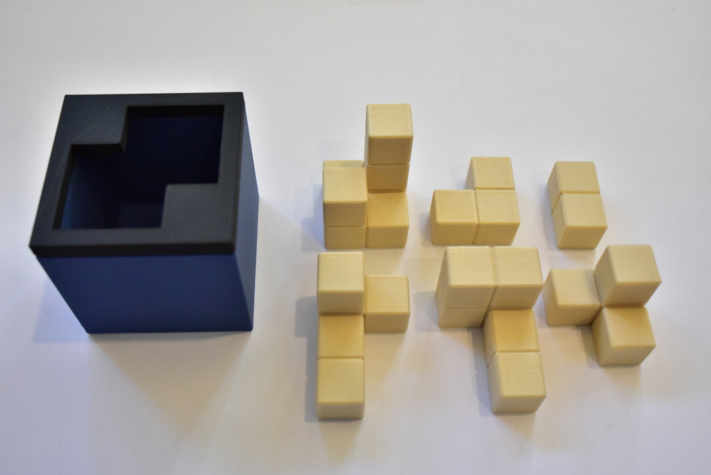 L-I-Vator II - Packing puzzle by László Molnár