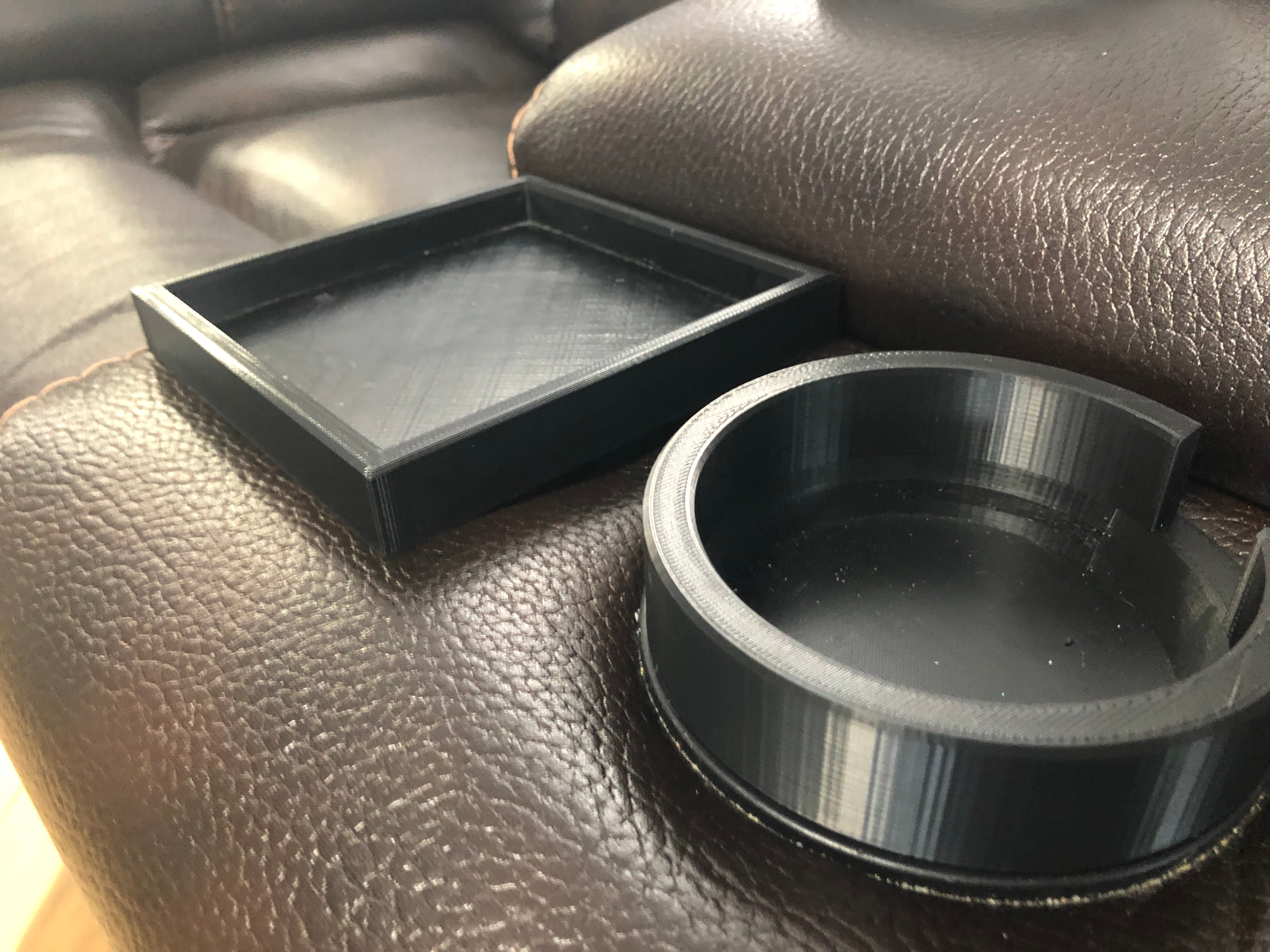 Mug holder and tray for deep cupholders
