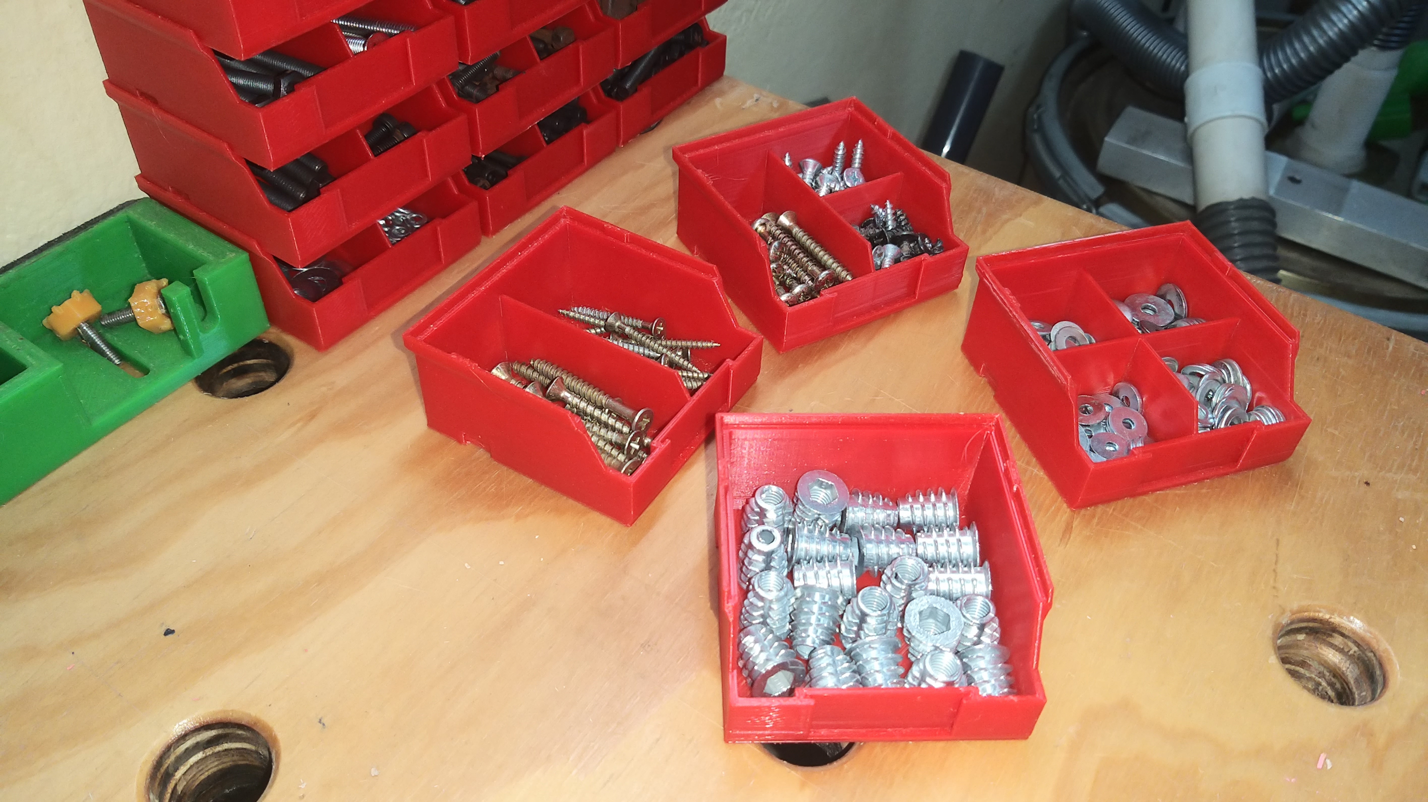 Stackable Screw Box (divisions and robust)
