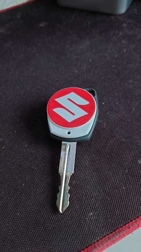 Suzuki key with logo