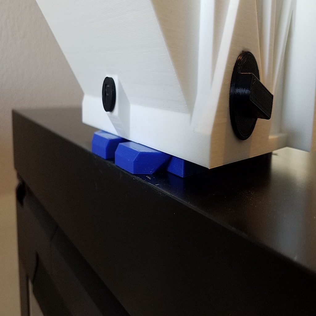 Quick release for filament drybox