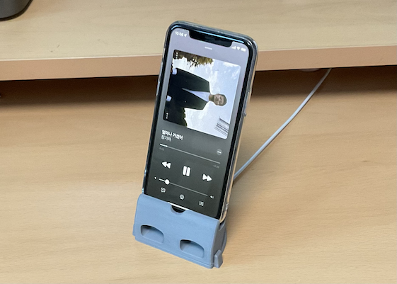 iPhone Speaker Stand