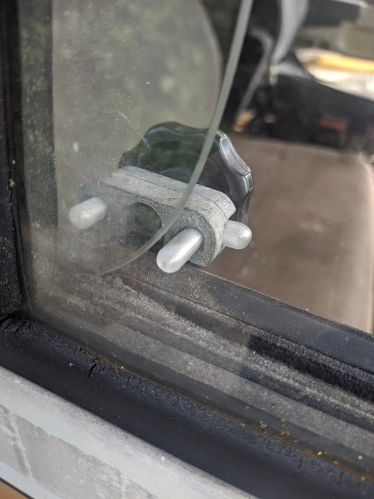 Window locking pins for Mercedes dudo 
