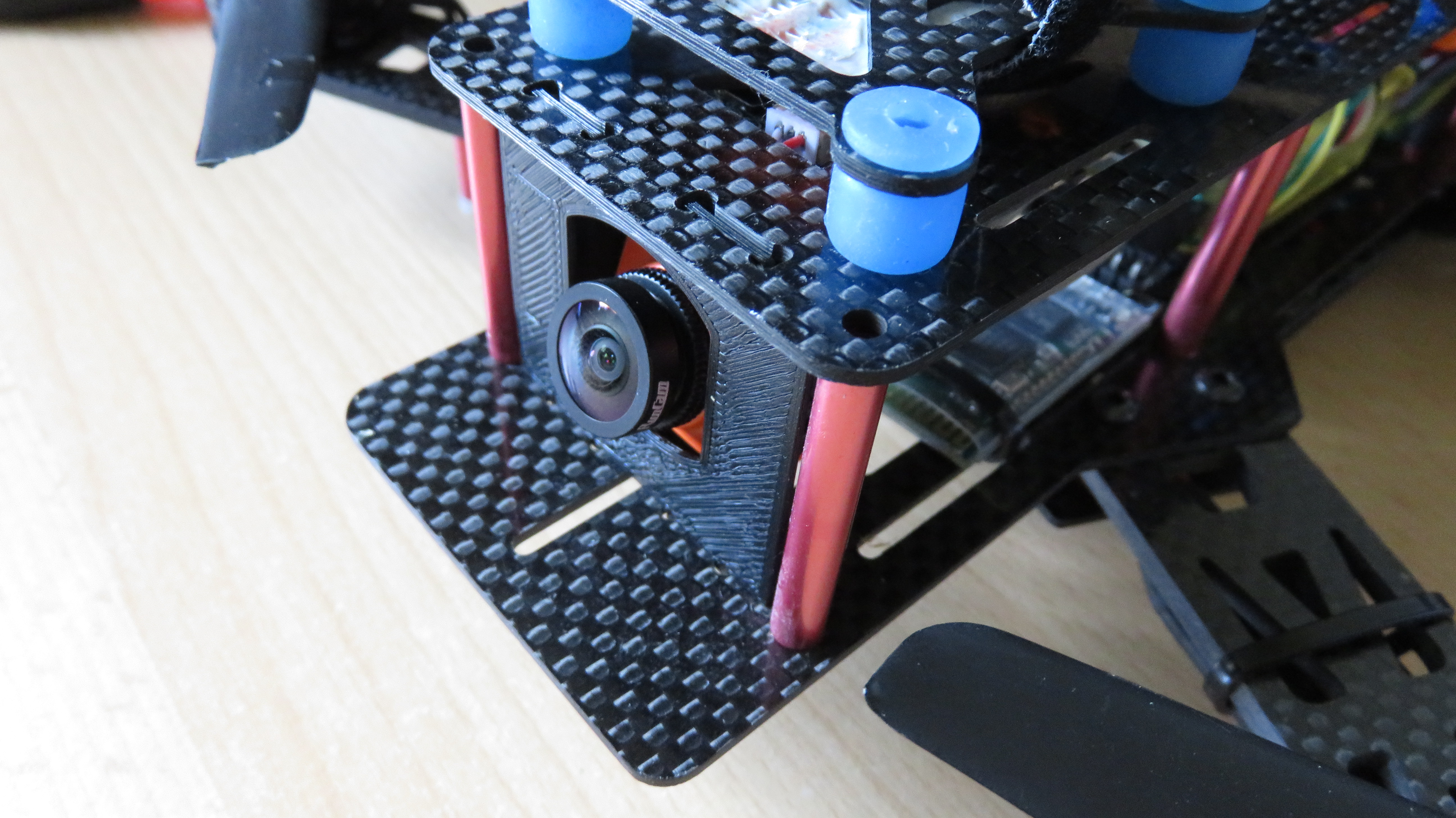 RunCam Swift or Foxeer Arrow Mini and RunCam Split Camera Mount for 250 Quad
