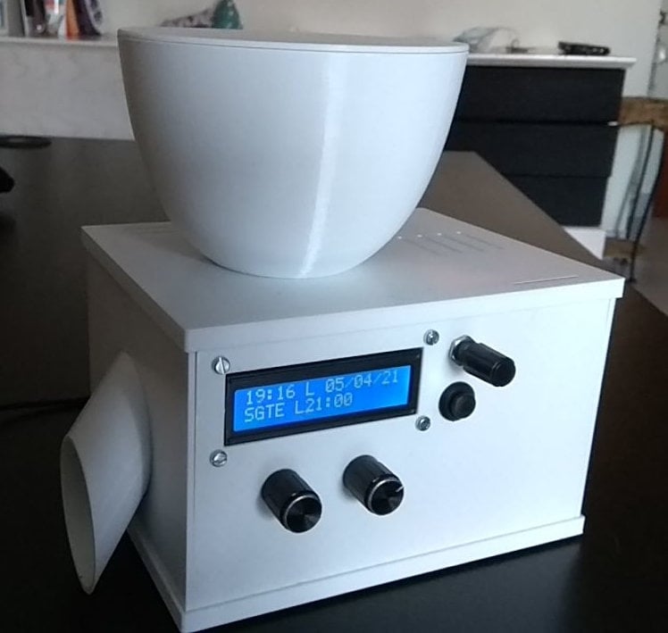 Cat feeder (also auger based)